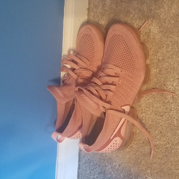 Looking for more vapormax - Picture 6 of 10